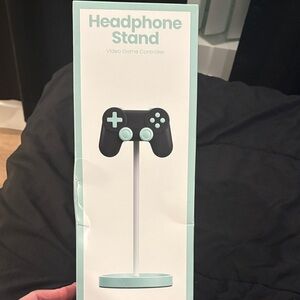 Brand, new head, full. Stand for video gamer controllers.